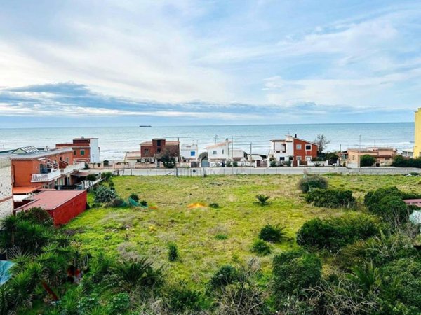 appartamento in vendita ad Ardea in zona Marina di Ardea