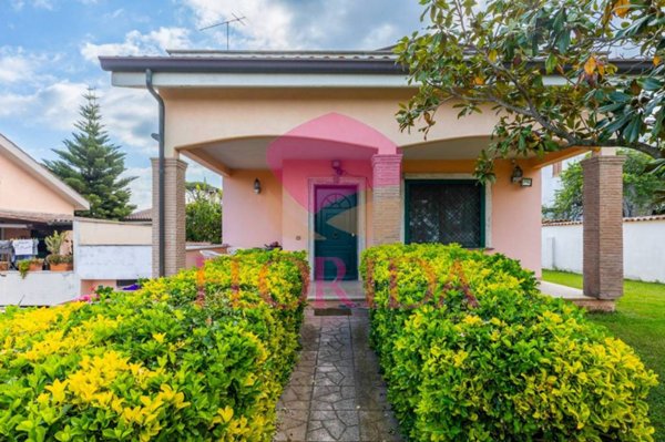 casa indipendente in vendita ad Ardea in zona Nuova Florida
