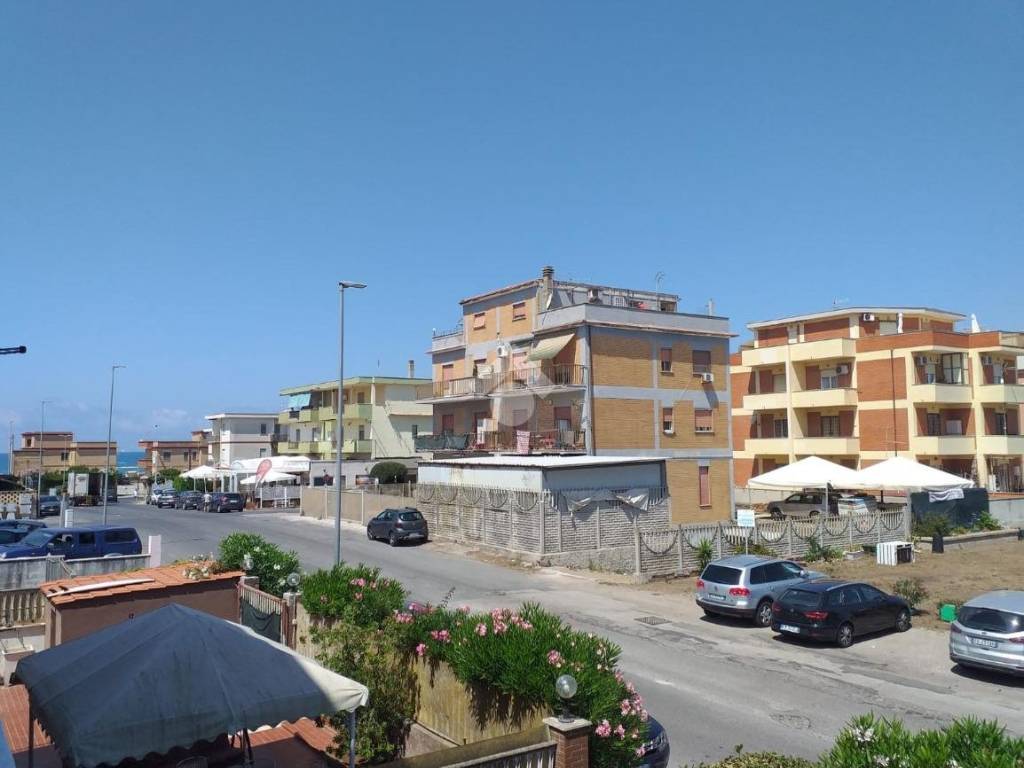 appartamento in vendita ad Ardea in zona Marina di Ardea