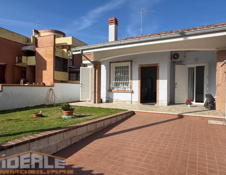 casa indipendente in vendita ad Ardea in zona Lido dei Pini