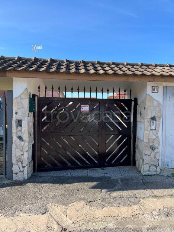 appartamento in vendita ad Ardea in zona Marina di Ardea