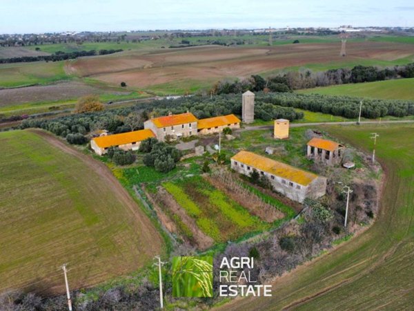 casa indipendente in vendita ad Ardea in zona Castagnetta
