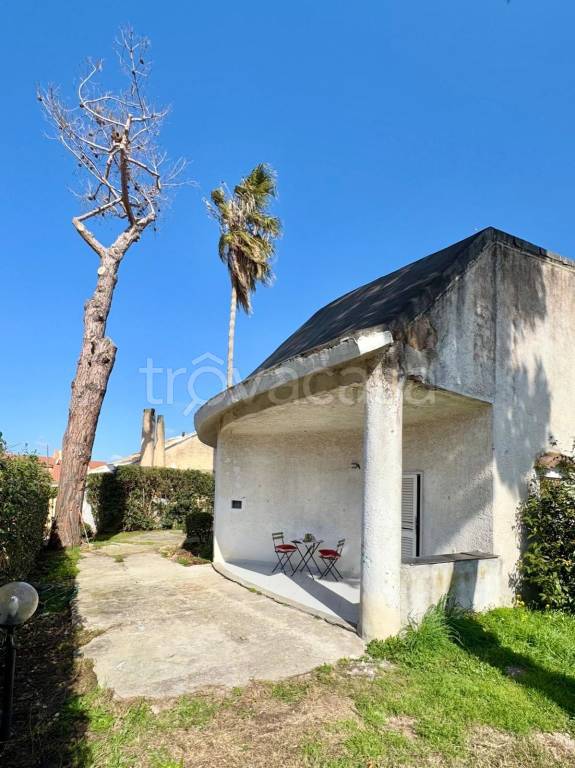 casa indipendente in vendita ad Ardea in zona Colle Romito