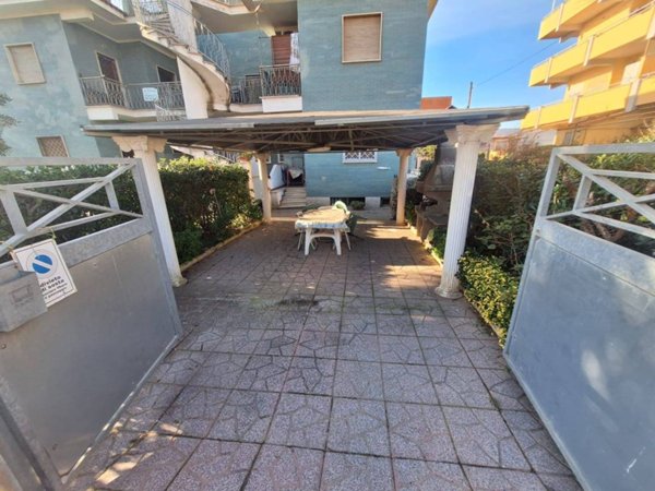 appartamento in vendita ad Ardea in zona Marina di Ardea