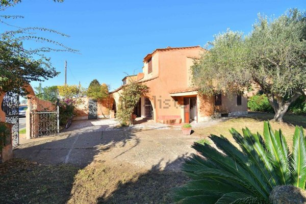 casa indipendente in vendita ad Ardea in zona Colle Romito