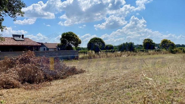 terreno edificabile in vendita ad Ardea in zona Nuova Florida