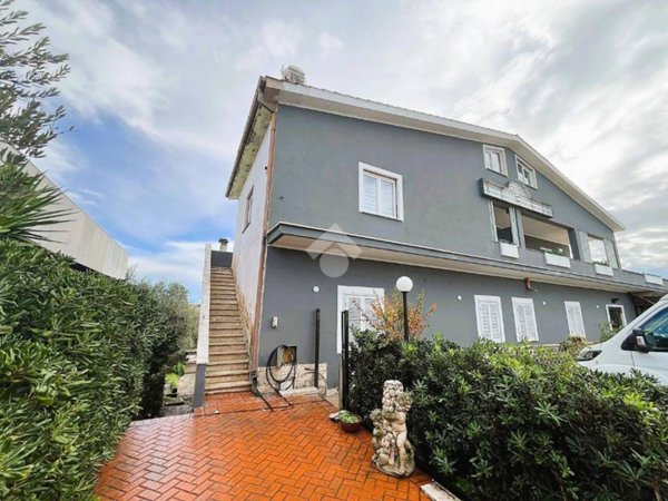 appartamento in vendita ad Ardea in zona Castagnetta