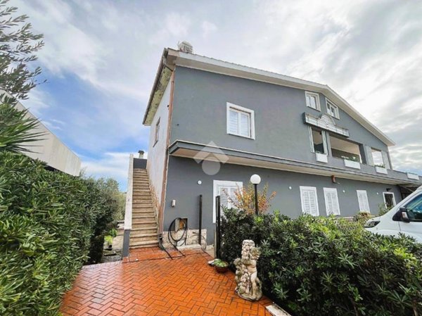 appartamento in vendita ad Ardea in zona Castagnetta