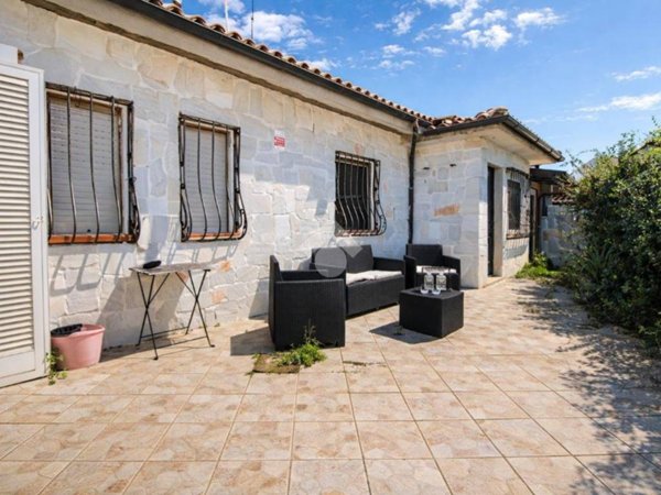 casa indipendente in vendita ad Ardea in zona Colle Romito