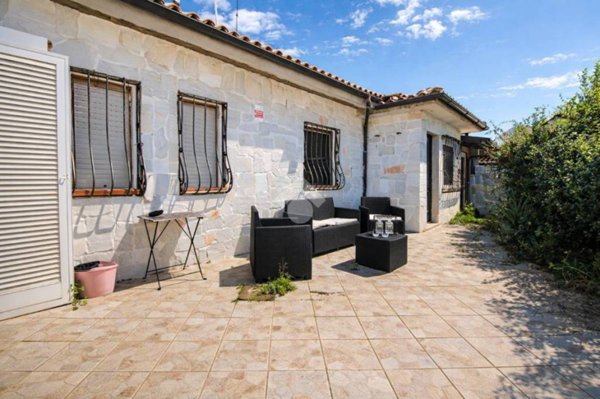 casa indipendente in vendita ad Ardea in zona Colle Romito