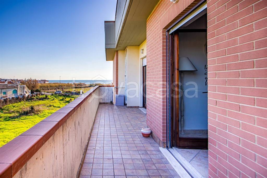 appartamento in vendita ad Ardea in zona Marina di Ardea