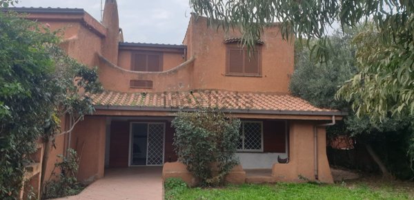 casa indipendente in vendita ad Ardea in zona Colle Romito