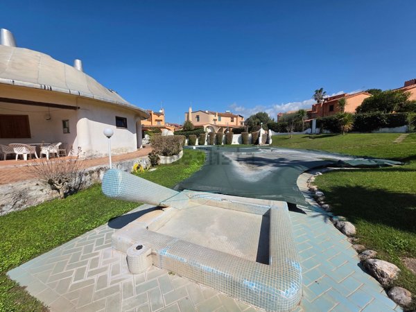 casa indipendente in vendita ad Ardea in zona Colle Romito