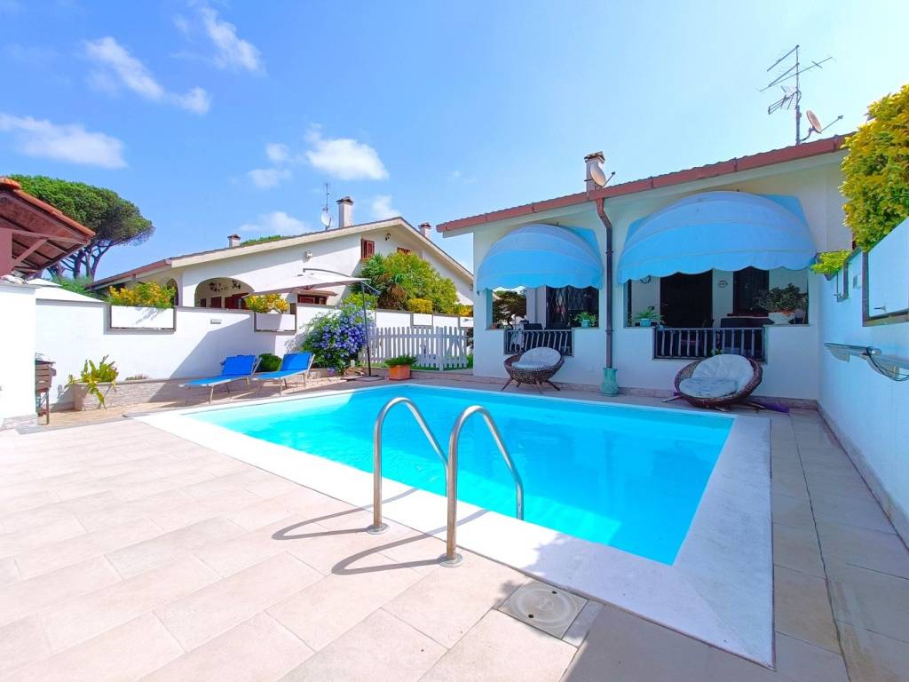 appartamento in vendita ad Ardea in zona Lido dei Pini