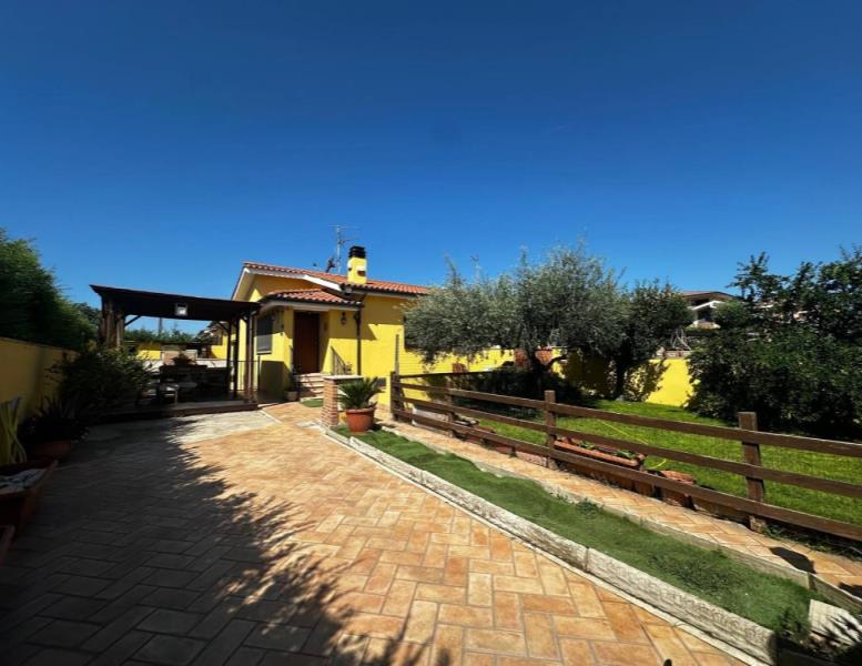 casa indipendente in vendita ad Ardea in zona Nuova Florida