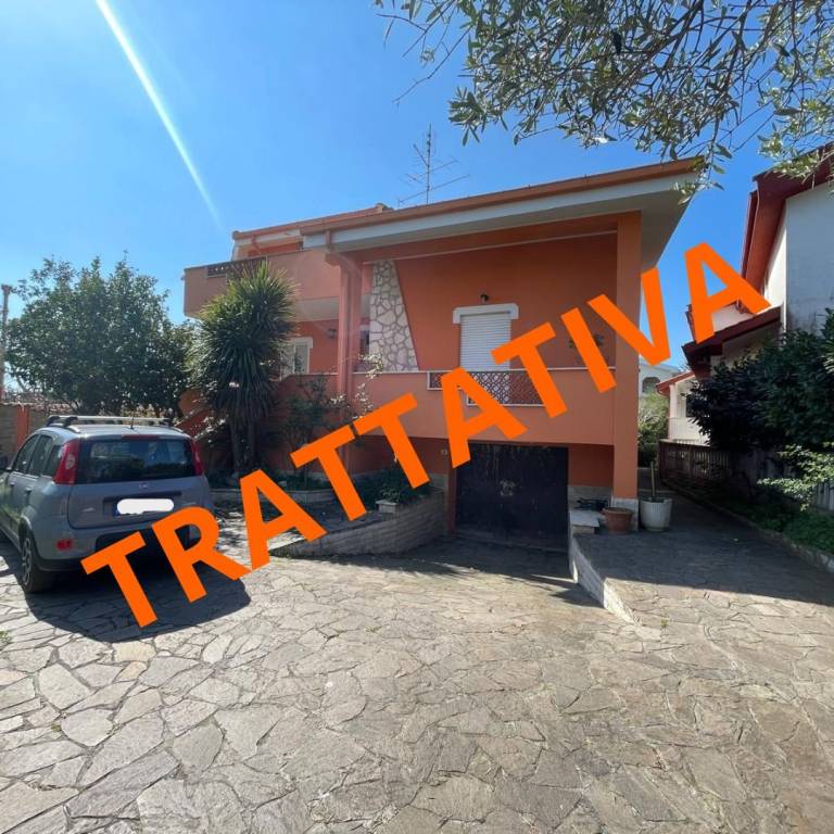 appartamento in vendita ad Ardea in zona Marina di Ardea