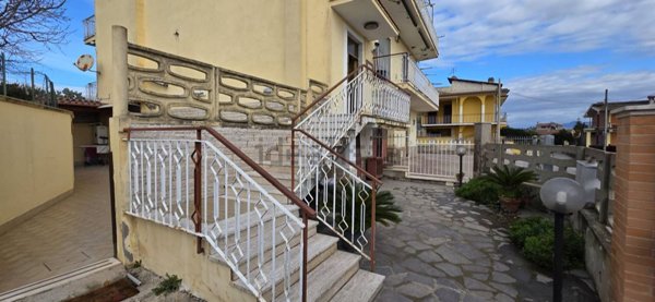 appartamento in vendita ad Ardea in zona Castagnetta