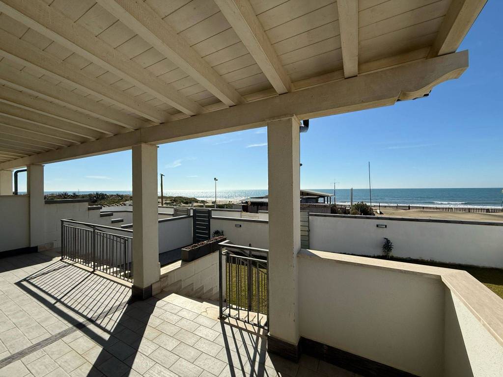 casa indipendente in vendita ad Ardea in zona Marina di Ardea