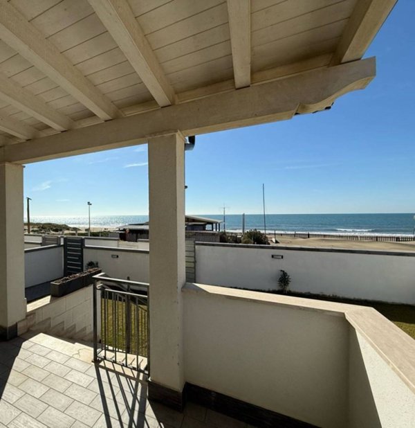 casa indipendente in vendita ad Ardea in zona Marina di Ardea