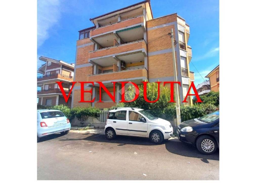 appartamento in vendita ad Ardea in zona Marina di Ardea