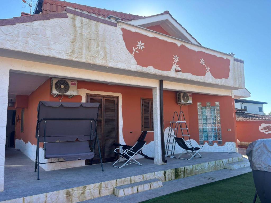 casa indipendente in vendita ad Ardea in zona Colle Romito