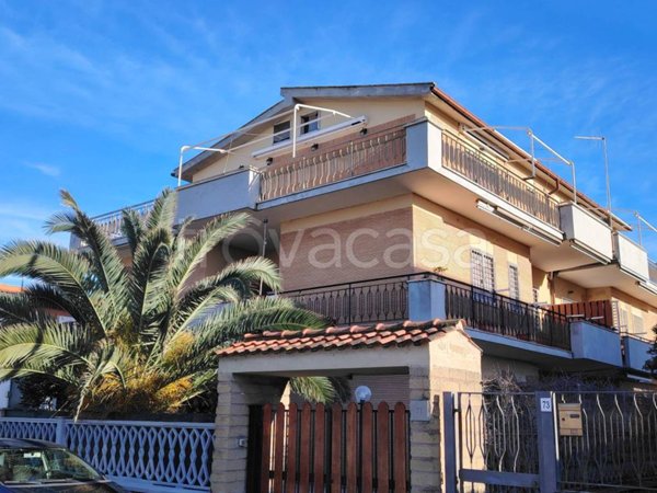 appartamento in vendita ad Ardea in zona Marina di Ardea