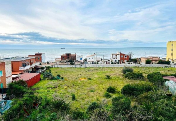 appartamento in vendita ad Ardea in zona Marina di Ardea