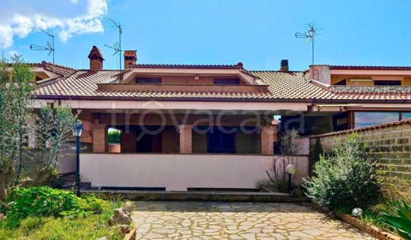 casa indipendente in vendita ad Ardea in zona Nuova Florida