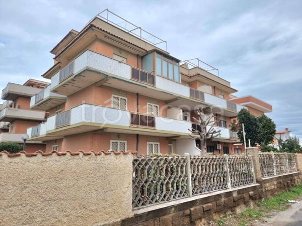 appartamento in vendita ad Ardea in zona Marina di Ardea