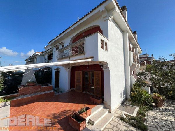 casa indipendente in vendita ad Ardea in zona Marina di Ardea