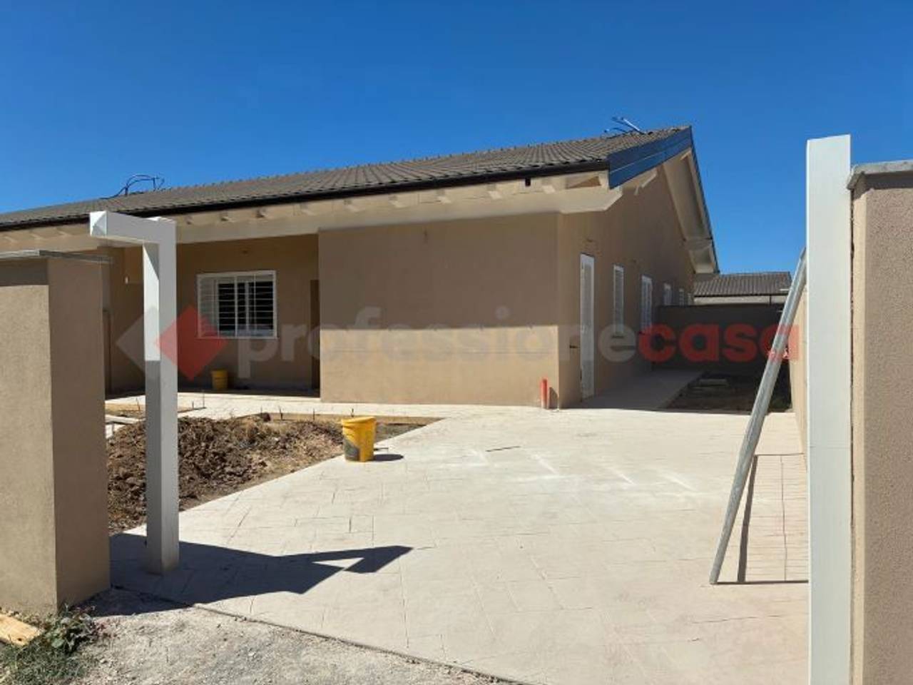 casa indipendente in vendita ad Ardea in zona Banditella