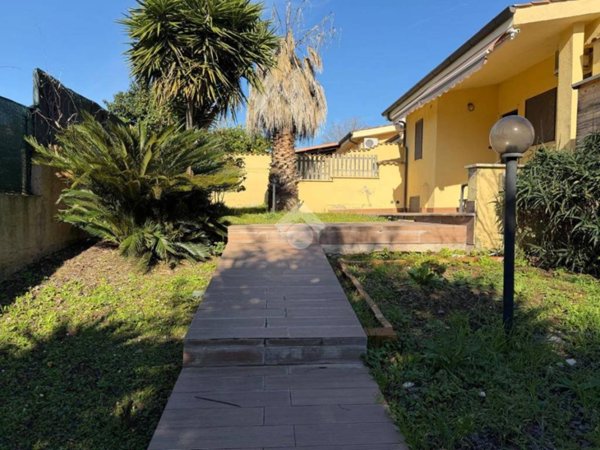 casa indipendente in vendita ad Ardea in zona Nuova Florida