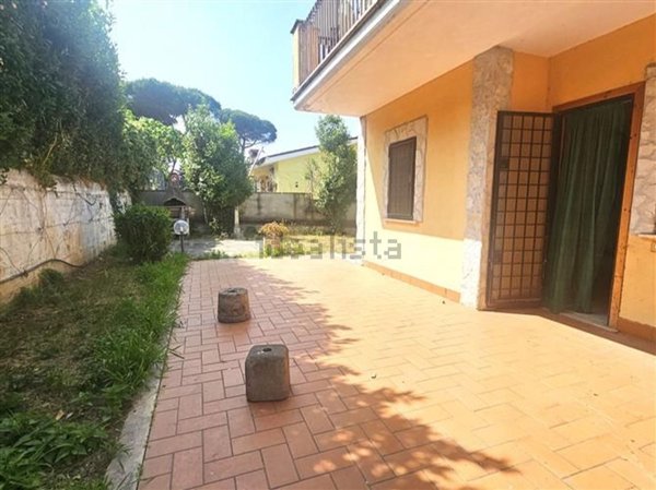 appartamento in vendita ad Ardea in zona Colle Romito