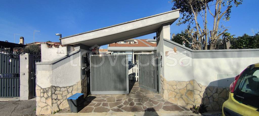 appartamento in vendita ad Ardea in zona Marina di Ardea