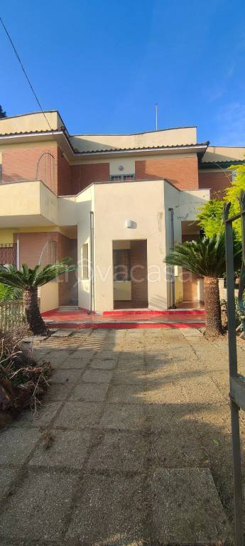 casa indipendente in vendita ad Ardea in zona Lido dei Pini