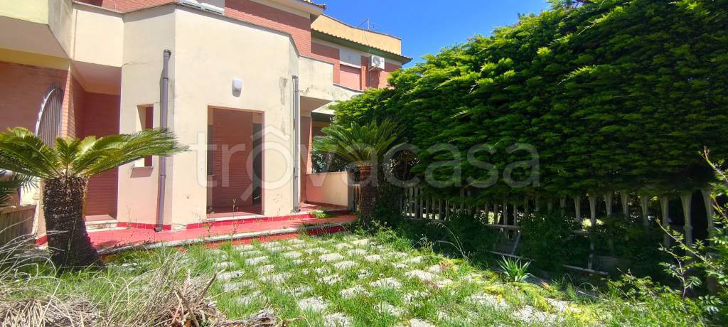 casa indipendente in vendita ad Ardea in zona Lido dei Pini