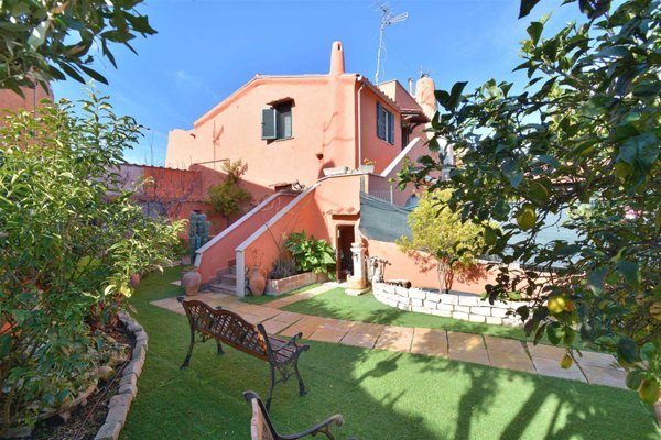 appartamento in vendita ad Ardea in zona Colle Romito