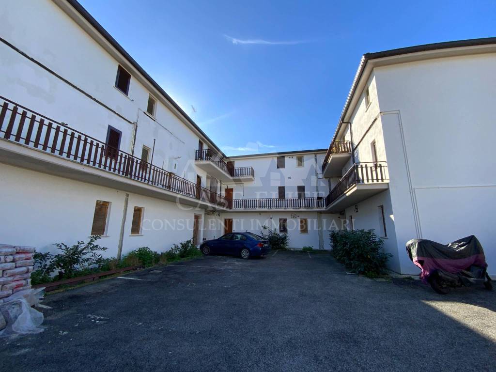 appartamento in vendita ad Ardea in zona Marina di Ardea