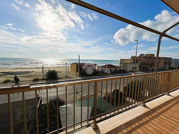 appartamento in vendita ad Ardea in zona Marina di Ardea