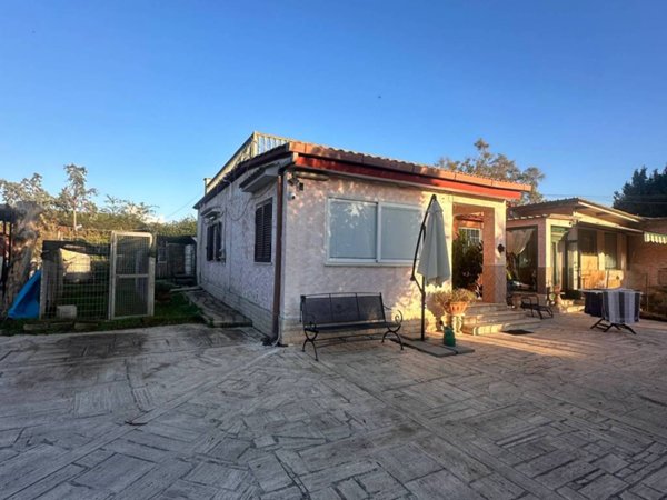 casa indipendente in vendita ad Ardea in zona Colle Romito