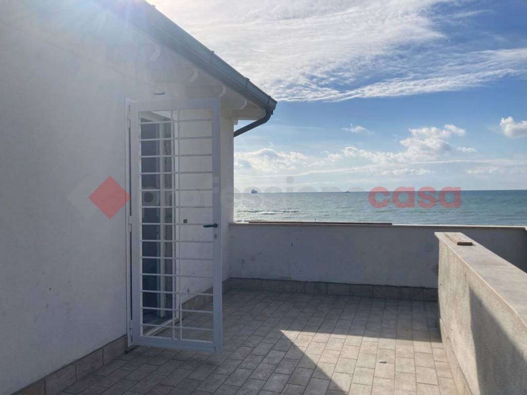 appartamento in vendita ad Ardea in zona Marina di Ardea