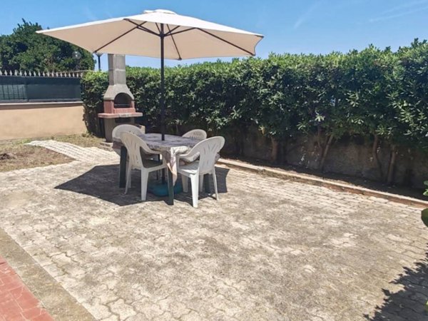 appartamento in vendita ad Ardea in zona Marina di Ardea