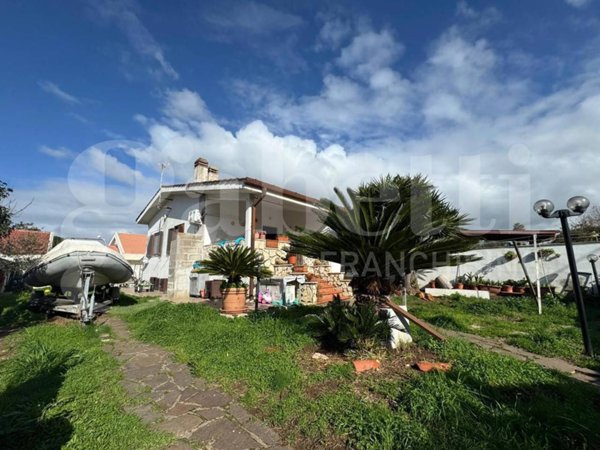 casa indipendente in vendita ad Ardea in zona Colle Romito