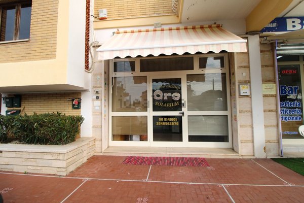 locale commerciale in vendita ad Ardea