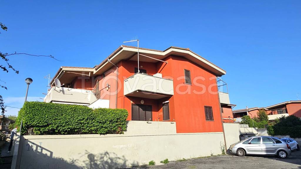 appartamento in vendita ad Ardea in zona Marina di Ardea