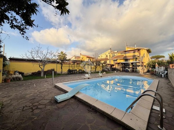 casa indipendente in vendita ad Ardea in zona Marina di Ardea