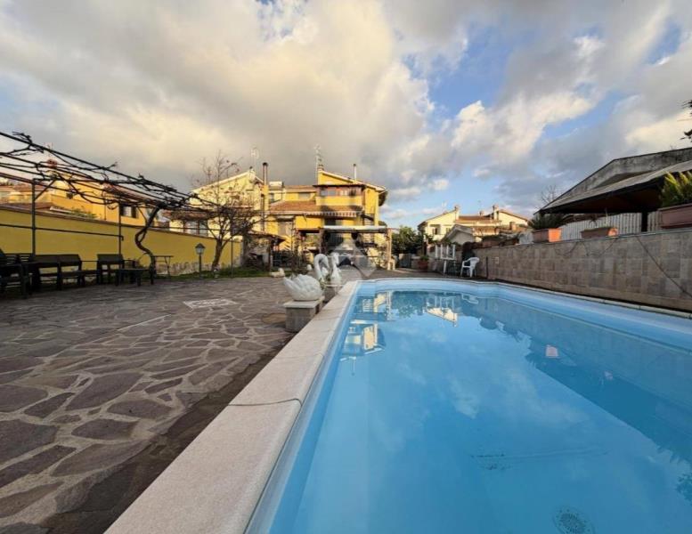 casa indipendente in vendita ad Ardea in zona Marina di Ardea