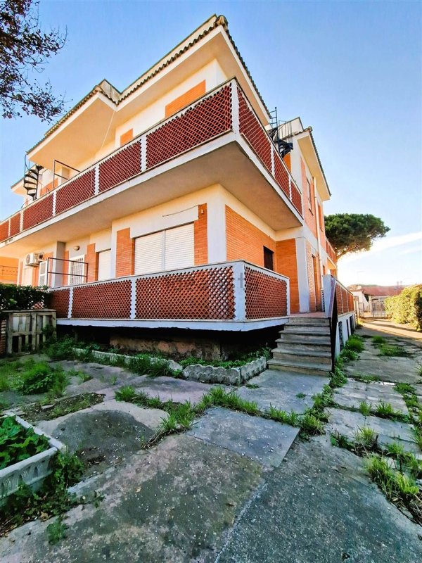 casa indipendente in vendita ad Ardea in zona Marina di Ardea