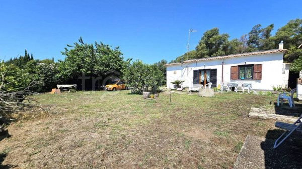 casa indipendente in vendita ad Ardea in zona Marina di Ardea