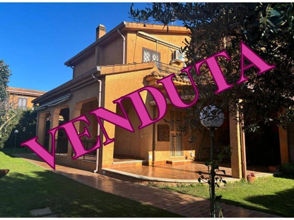 casa indipendente in vendita ad Ardea in zona Colle Romito